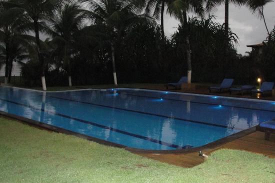 La grande piscine de nuit
