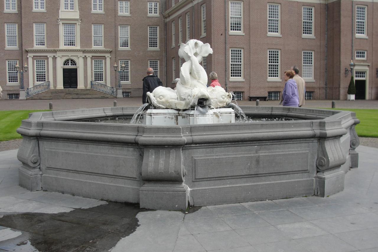 10-La fontaine (cour intérieure)